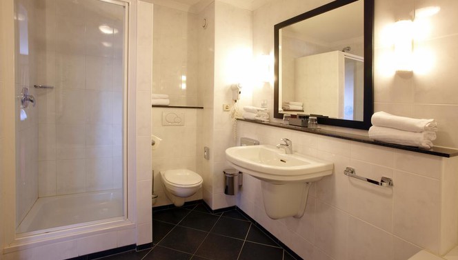 Bathroom Luxury Twin Hotel Volendam