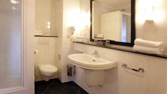 Luxe Familiekamer badkamer Hotel Volendam
